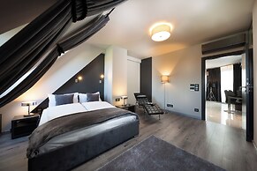 Small Venice Apartments