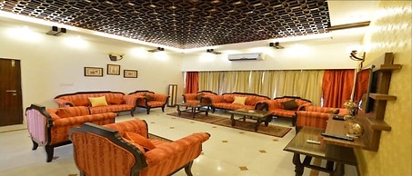 Hotel Raj Hans