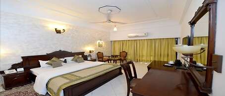 Hotel Raj Hans