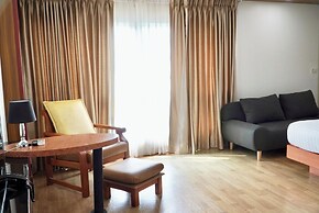 Cozy Don Mueang Hotel
