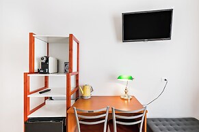 Lia Rooms 4