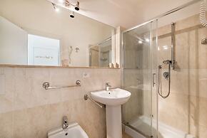 Lia Rooms 4
