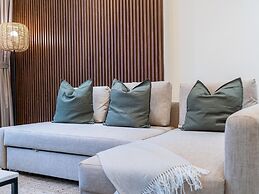 2bed Chic Apt Burj Khalifa Gym/pool by Belvilla