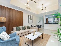 2bed Chic Apt Burj Khalifa Gym/pool by Belvilla