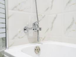 Luxe 4bed Apt Dubai Marina JBR Pool by Belvilla