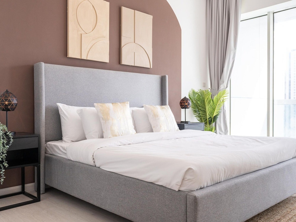 Luxe 4bed Apt Dubai Marina JBR Pool by Belvilla