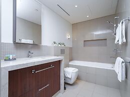 Lux 1BR Apt Burj Khalifa View by Belvilla