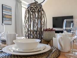 Stunning 1BR Apt City View JBR Beach by Belvilla