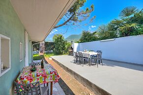 Saras Garden Home