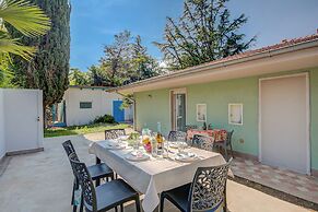 Saras Garden Home