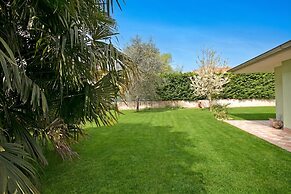 Saras Garden Home