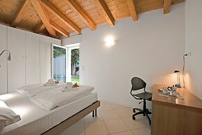 Saras Garden Home
