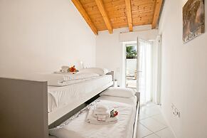Saras Garden Home