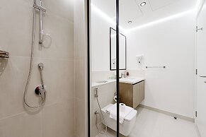 Stayis-Luxury 1 BR with City SkylineView