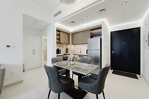 Stayis-Luxury 1 BR with City SkylineView