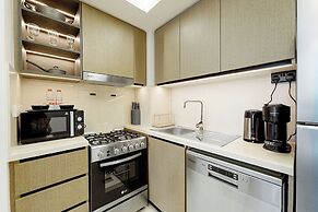 Stayis-Luxury 1 BR with City SkylineView
