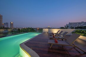 We Hotel Riverfront