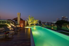 We Hotel Riverfront