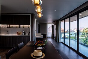 We Hotel Riverfront