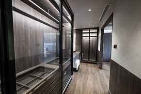 We Hotel Riverfront