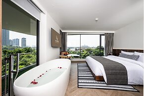 We Hotel Riverfront
