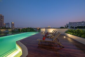 We Hotel Riverfront