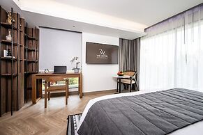 We Hotel Riverfront