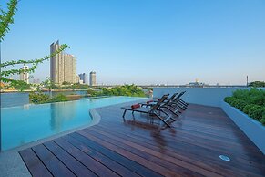 We Hotel Riverfront