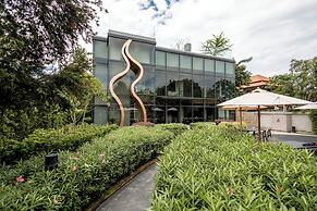 We Hotel Riverfront