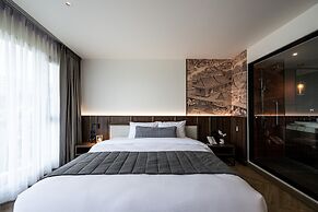We Hotel Riverfront
