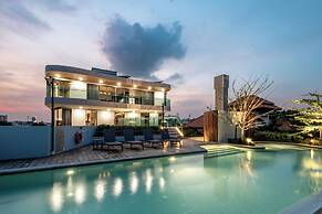 We Hotel Riverfront