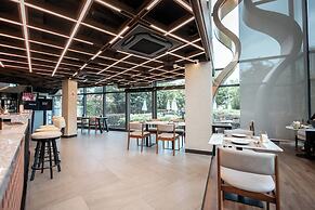 We Hotel Riverfront