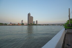 We Hotel Riverfront