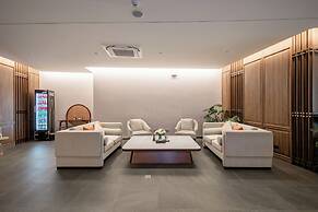 We Hotel Riverfront