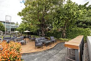 We Hotel Riverfront