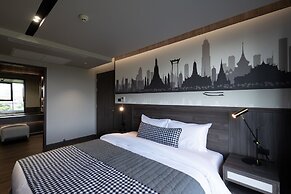 We Hotel Riverfront