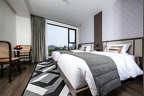We Hotel Riverfront
