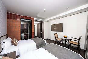 We Hotel Riverfront