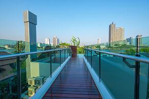 We Hotel Riverfront