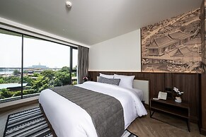 We Hotel Riverfront