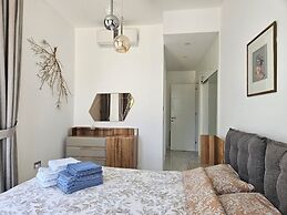 Serene Three-bedroom Retreat in Unforgettable Setting