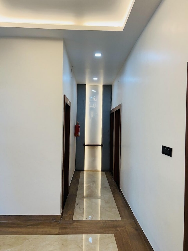 Saini Hotel