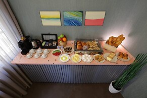 COMFY APART HOTEL