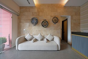 COMFY APART HOTEL