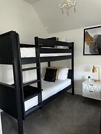 Inviting 2-bed Apartment in Poole