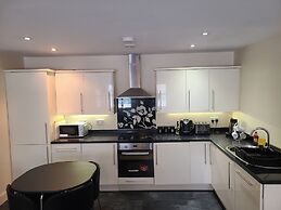 1 Bed Flat - Sleeps 4 - Parking - Wifi