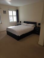 1 Bed Flat - Sleeps 4 - Parking - Wifi
