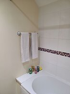 1 Bed Flat - Sleeps 4 - Parking - Wifi