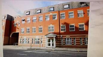 1 Bed Flat - Sleeps 4 - Parking - Wifi