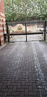 1 Bed Flat - Sleeps 4 - Parking - Wifi